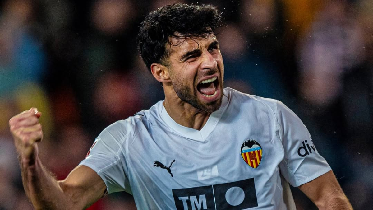 Pemain Valencia CF melakukan selebrasi saat mengalahkan Alav&eacute;s.