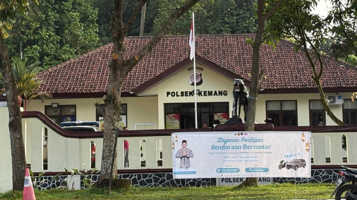 Polsek Kemang Polres Bogor menyediakan layanan penitipan kendaraan bermotor bagi masyarakat yang akan melakukan perjalanan mudik Idul Fitri 1447 Hijriah. Foto/Polsek Kemang