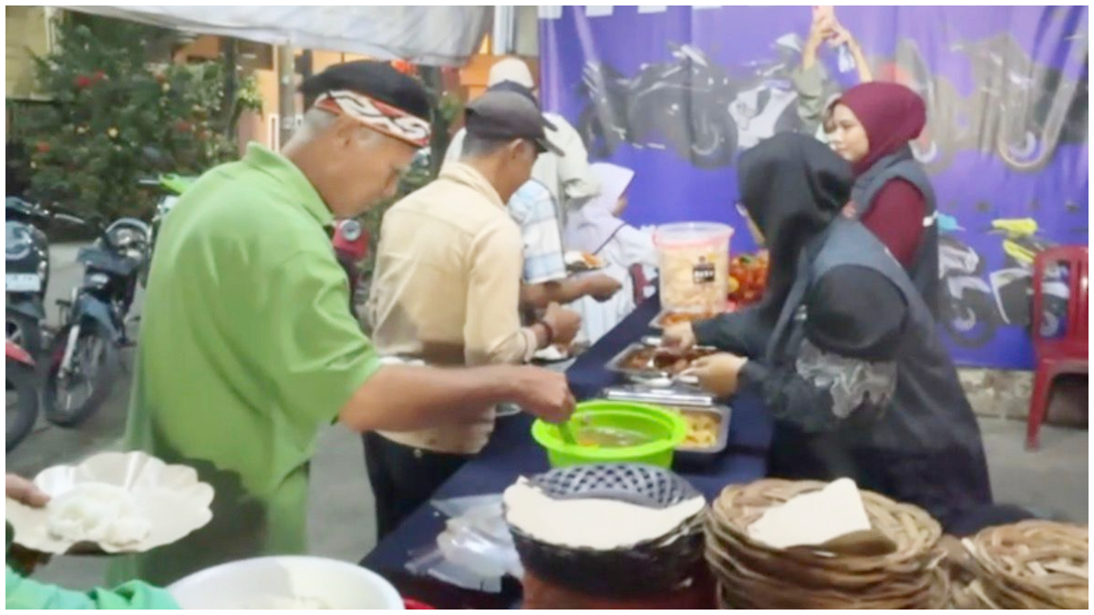 Kegiatan Sedekah Buka Puasa oleh Relawan Nusantara di Desa Cilebut Barat, Kecamatan Sukaraja, Minggu, 8 Maret 2026.