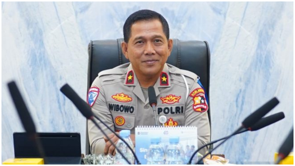 Direktur Registrasi dan Identifikasi Korlantas Polri&nbsp;Brigjen Pol Wibowo. Korlantas Polri berhasil membongkar jaringan besar sindikat pemalsuan STNK dan BPKB.