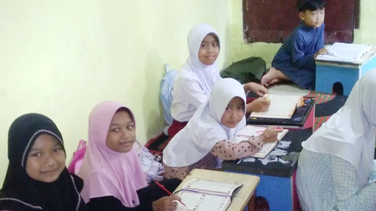 Santri TPQ/TPA Daarul Mukhbitin Sholeh (DM Sholeh) mengikuti kegiatan Pesantren Ramadhan 1447 H di Aula Masjid Agung Harakatul Jannah, Gadog, Megamendung.
