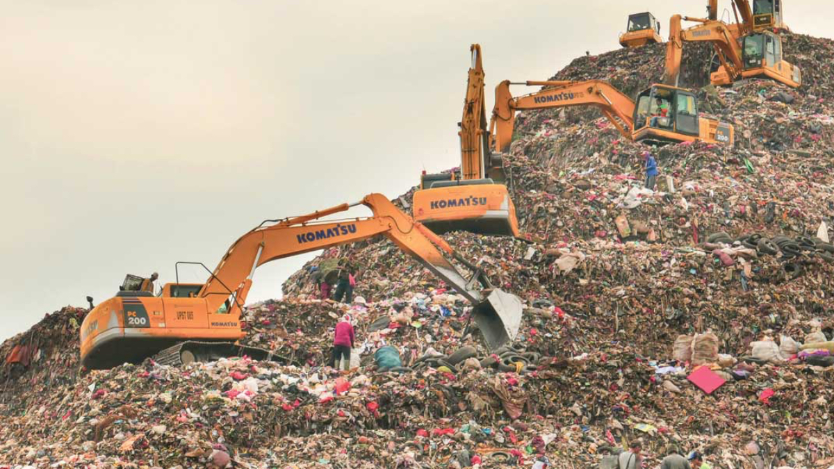 Ilustrasi longsor di TPST Bantargebang.