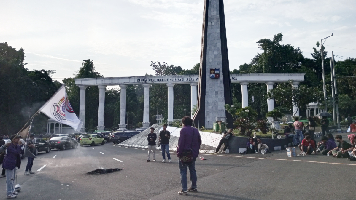 Sejumlah mahasiswa menggelar aksi demonstrasi di kawasan Tugu Kujang, Kota Bogor.