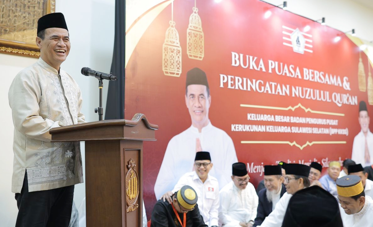 Menteri Pertanian Indonesia&nbsp;Andi Amran Sulaiman&nbsp;menyampaikan pesan pada acara buka puasa bersama warga&nbsp;Kerukunan Keluarga Sulawesi Selatan&nbsp;(KKSS) di kediamannya di Jakarta.