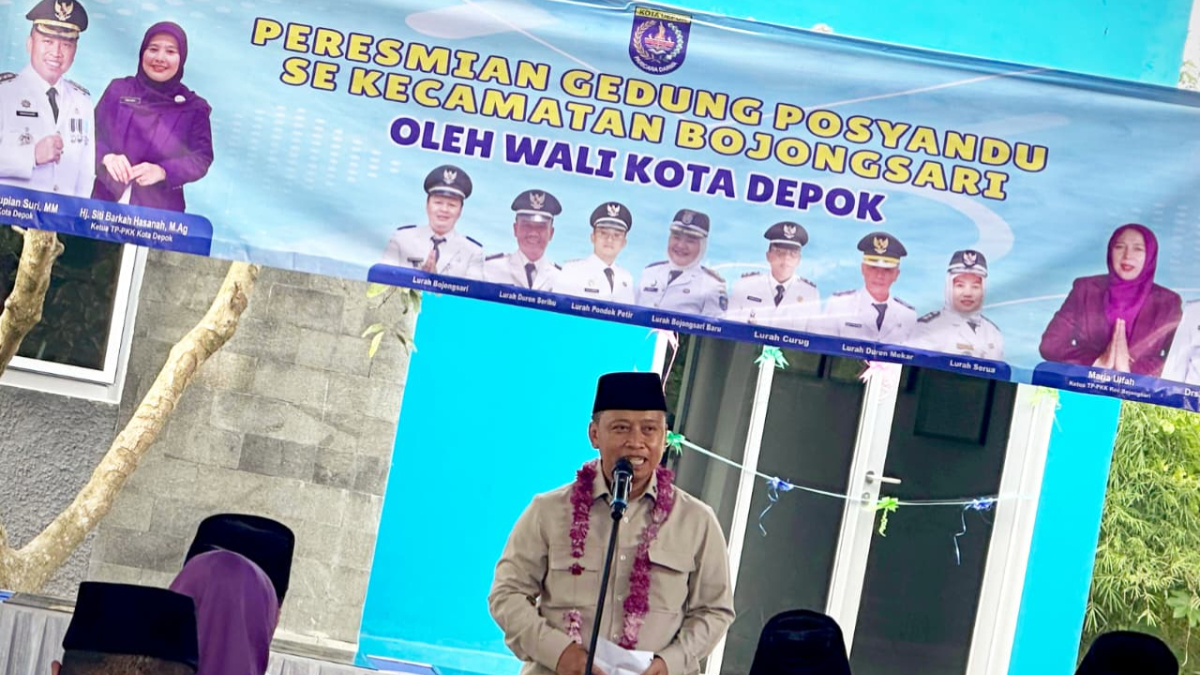 Wali Kota Depok Supian Suri saat meresmikan Posyandu di Bojongsari.