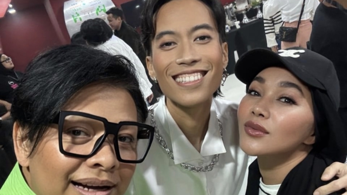 Vidi Aldiano saat bersama penyanyi senior Dewi Gita dan suami, Armand Maulana.