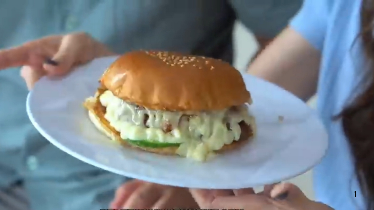Burger buatan Aldi's Burger yang direview ken and Great.
