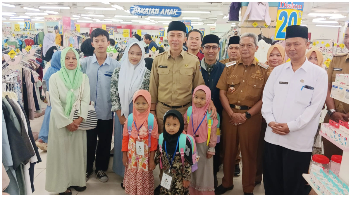 Sejumlah anak yatim diajak berbelanja oleh Baznas Kota Bogor di ADA swalayan. 