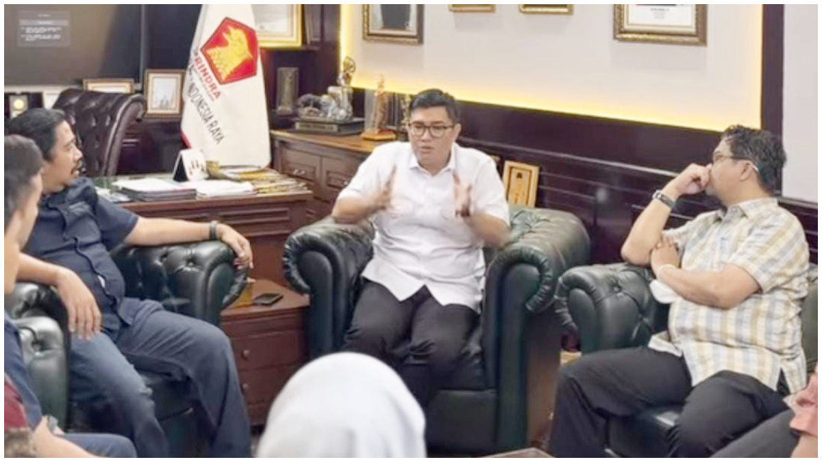 Ketua DPRD Kabupaten Bogor, Sastra Winara saat menerima  kunjungan silaturahmi dari DPRD Kota Banjarmasin di Cibinong, Kabupaten Bogor, Selasa 10 Maret 2026.