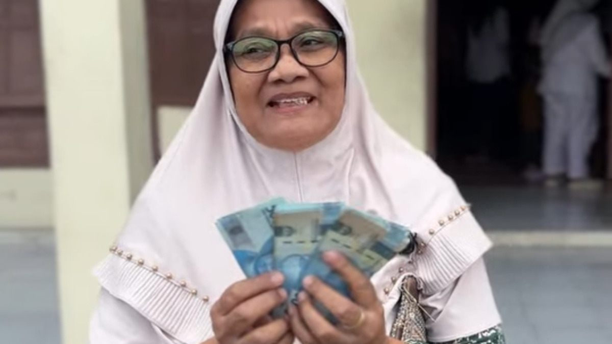 Ilustrasi pencairan THR di desa wunut