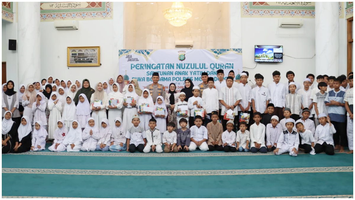 Kapolres Metro Depok Kombes pol Abdul Waras saat menggelar peringatan Nuzulul Quran dan santunan anak yatim.