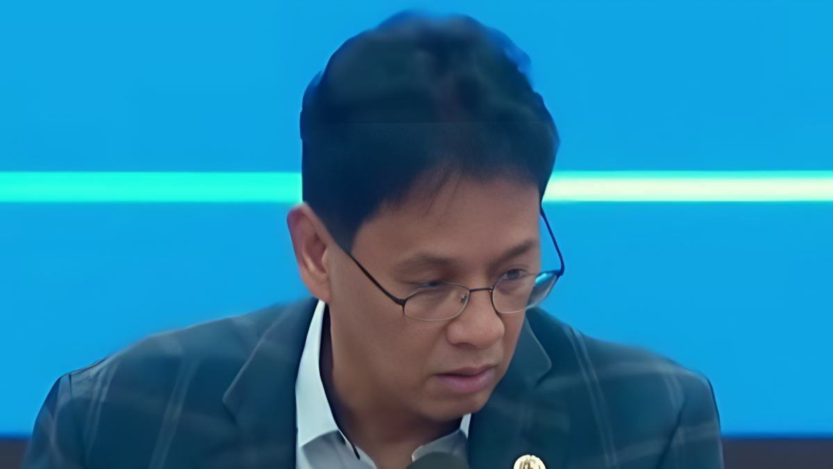 Menkeu, Purbaya Yudhi Sadewa memberikan penjelasan kepada wartawan.