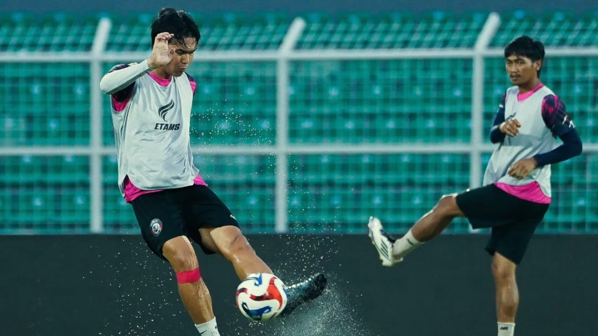 Para pemain Arema FC saat berlatih jelang lawan Bhayangkara FC.