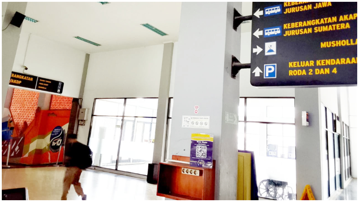 Sejumlah pemudik saat berada di Terminal Jatijajar Kota Depok