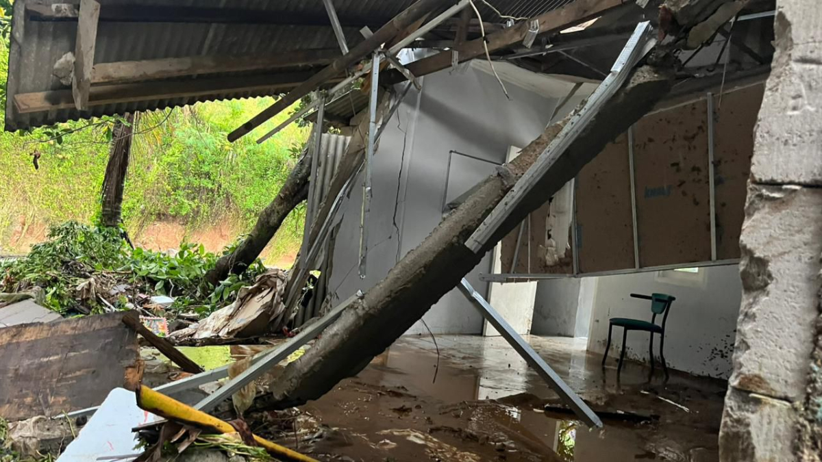 Kondisi musala di Kampung Pasir, Katulampa, Kecamatan Bogor Timur, Kota Bogor ambruk.