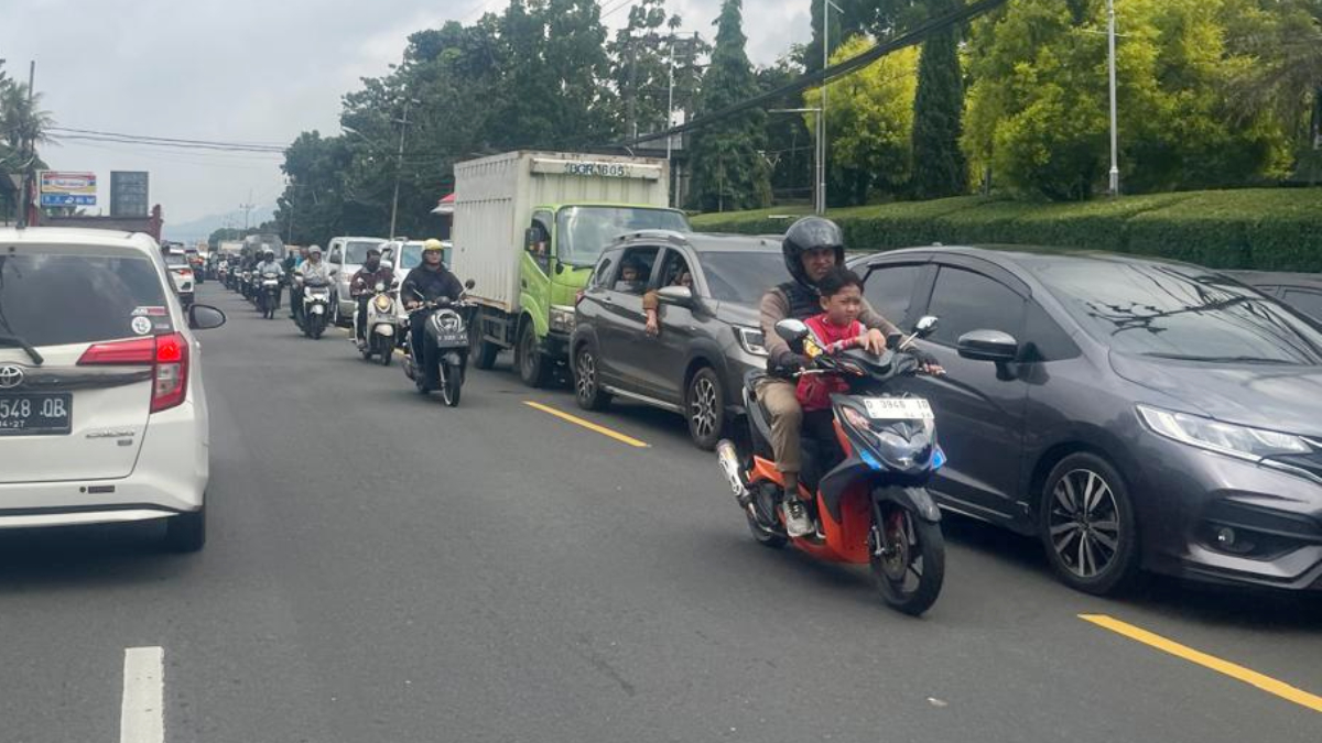 Ilustrasi: Suasana arus lalu lintas di kawasan Puncak, Kabupaten Bogor saat terjadi kepadatan kendaraan.