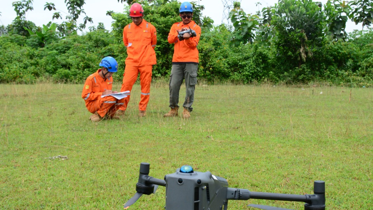 PLN UPT Bogor mengecek ROW menggunakan teknologi Light Detection and Ranging (LiDAR).&nbsp;
