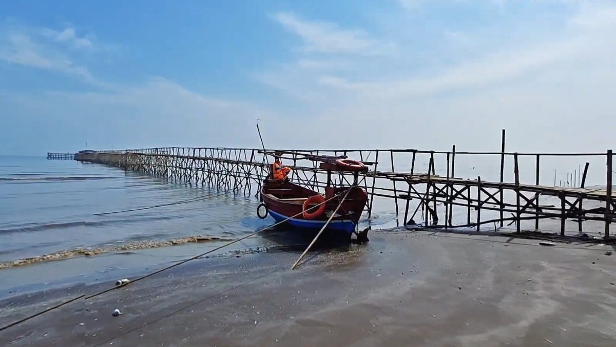 Wisata Pantai Tanjung Baru Karawang