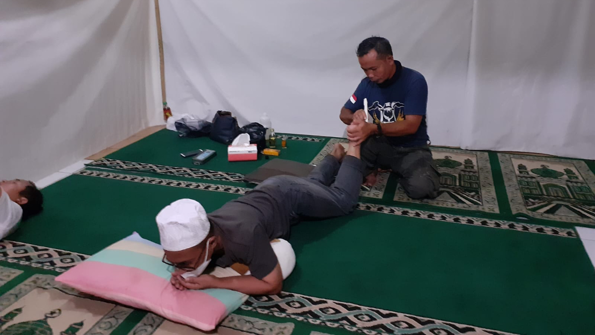 Ilustrasi. Fasilitas pijit di masjid Jawa Barat yang jadi posko mudik.