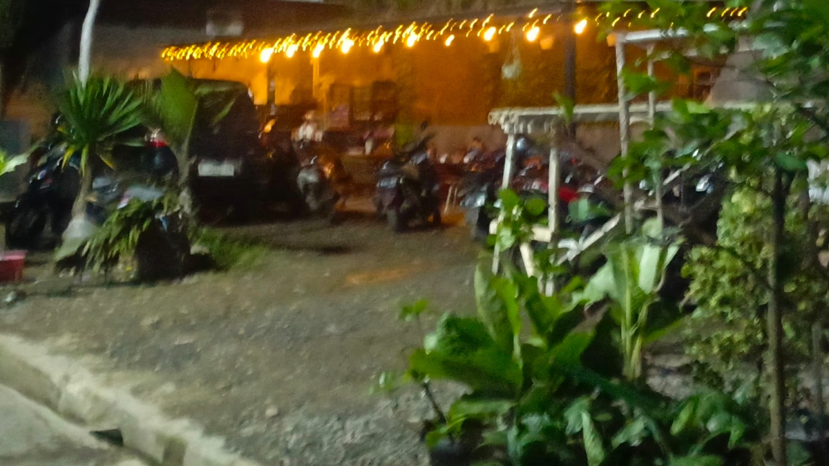 Tempat Hiburan Malam (THM) di kawasan Girimulya, Cibungbulang, Kabupaten Bogor.