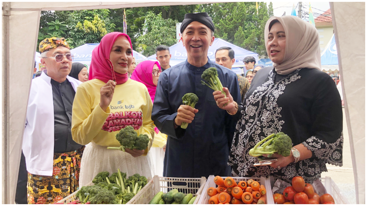 Wali Kota Bogor Dedie Rachim saat meninjau tenant di Balkot Ramadhan Fest.