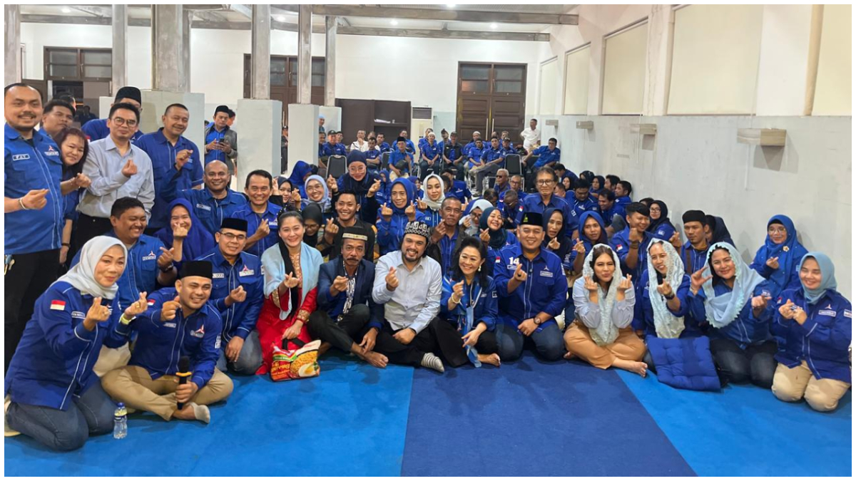 Jajaran DPC Partai Demokrat Kota Bogor bersama pengurus PAC dan ranting saat mengikuti Rakercab di Kota Bogor. 