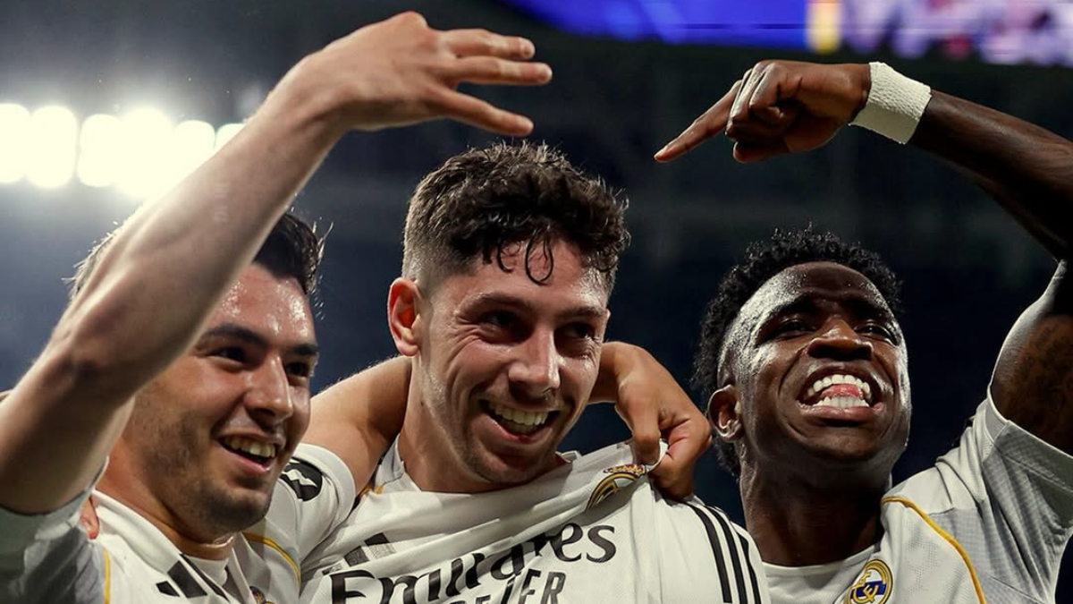 Federico Valverde melakukan selebrasi bersama rekan satu tim&nbsp;Real Madrid usai jebol gawang&nbsp;Manchester City.