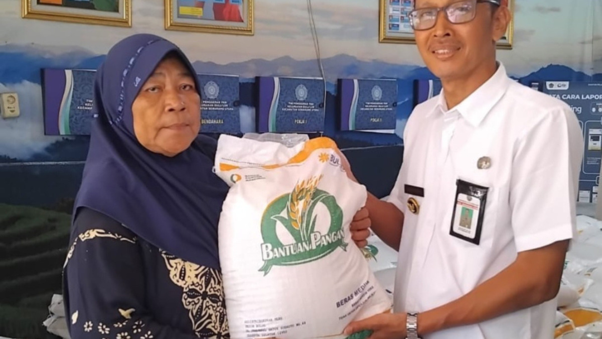 Ilustrasi KPM mengambil bansos pangan 2026