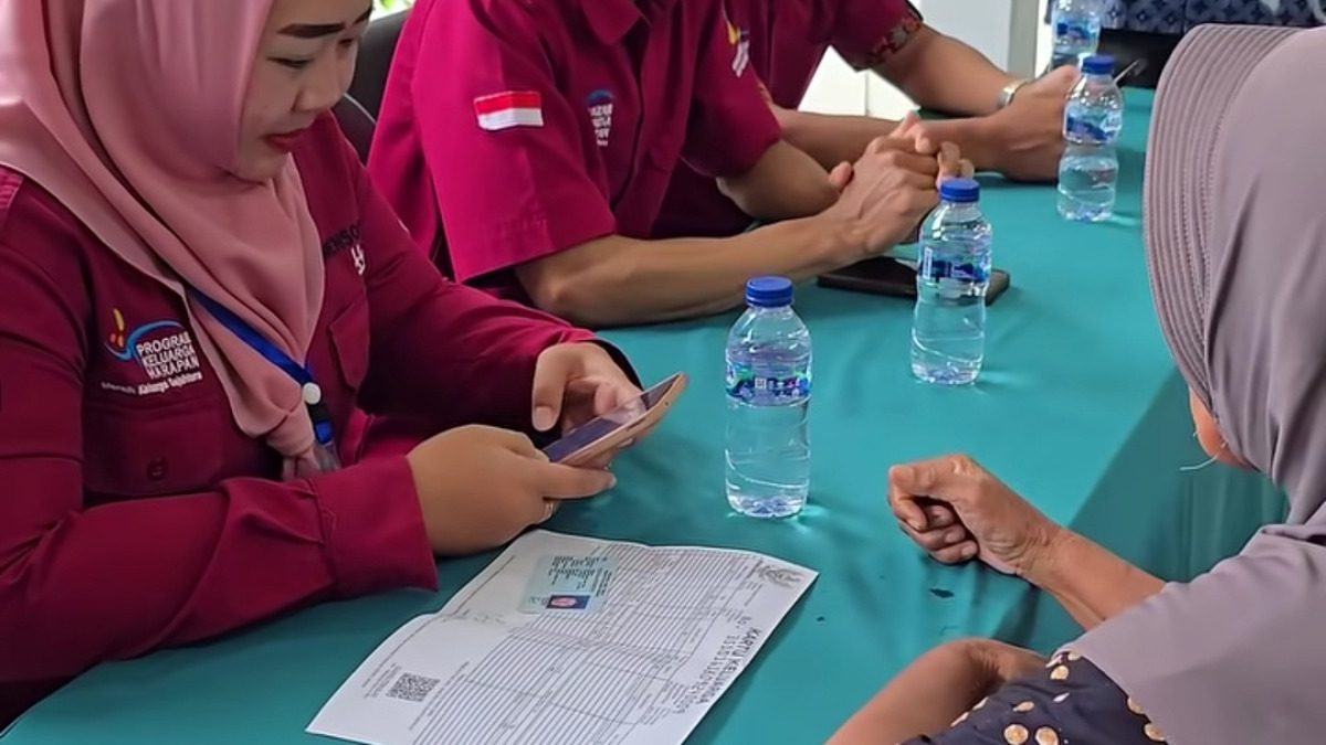 Ilustrasi KPM berkonsultasi terkait isu penghapusan desil 3 dan 4