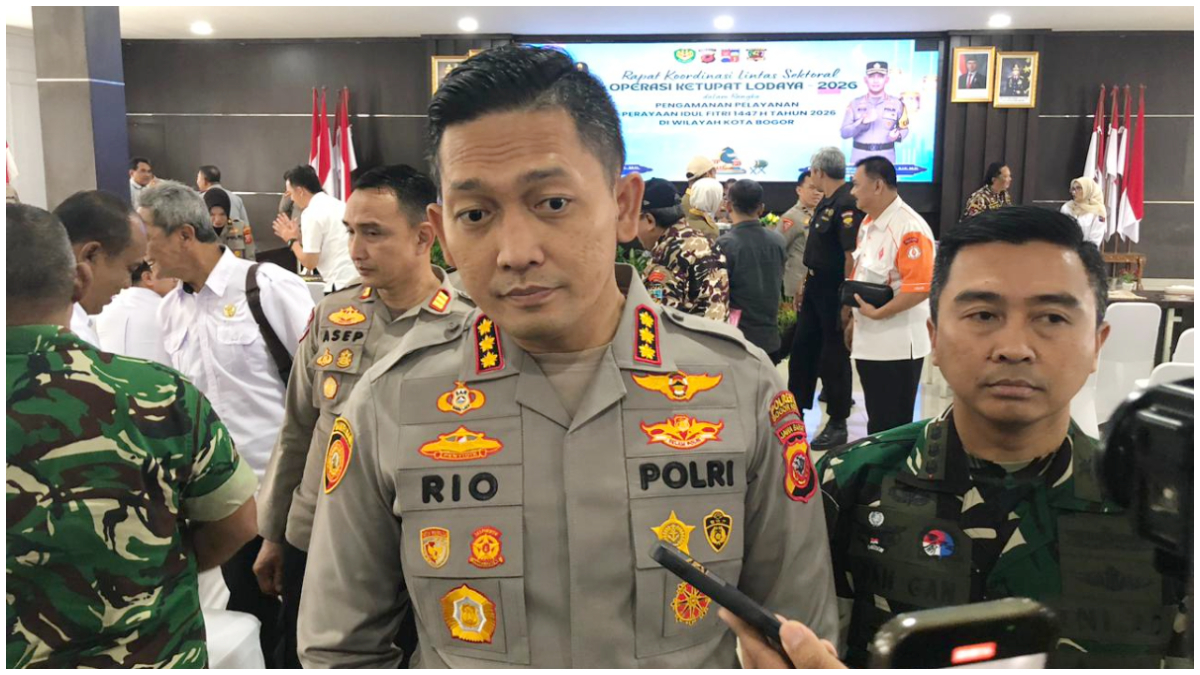 Kapolresta Bogor Kota, Kombes Pol Rio Wahyu Anggoro saat memberikan keterangan soal layanan penitipan kendraan bagi pemudik.
