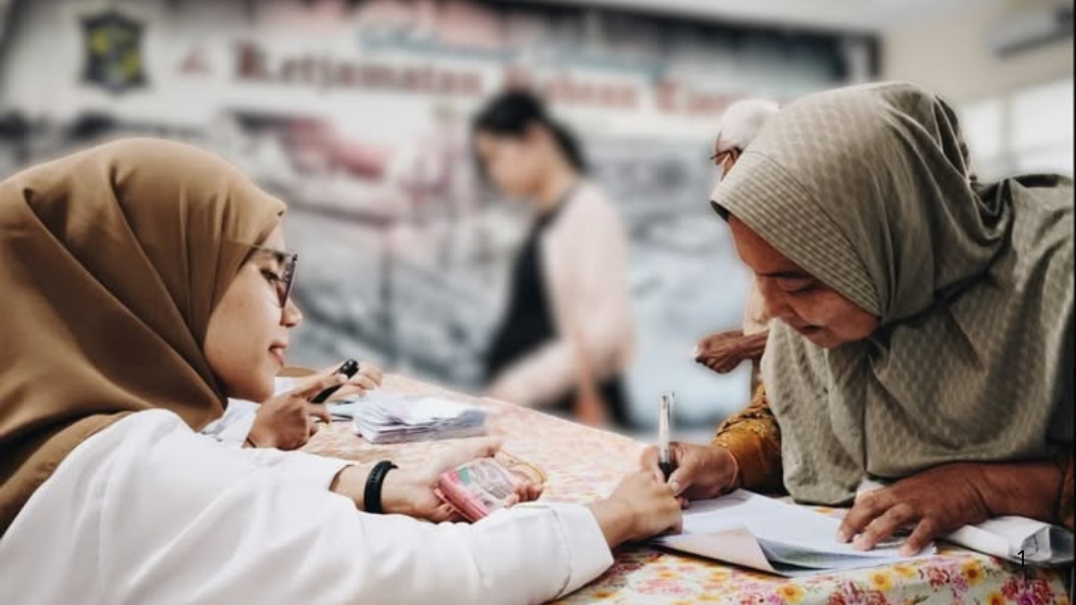 Ilustrasi penyaluran bansos tunai dan beras hingga minyak goreng ke KPM.