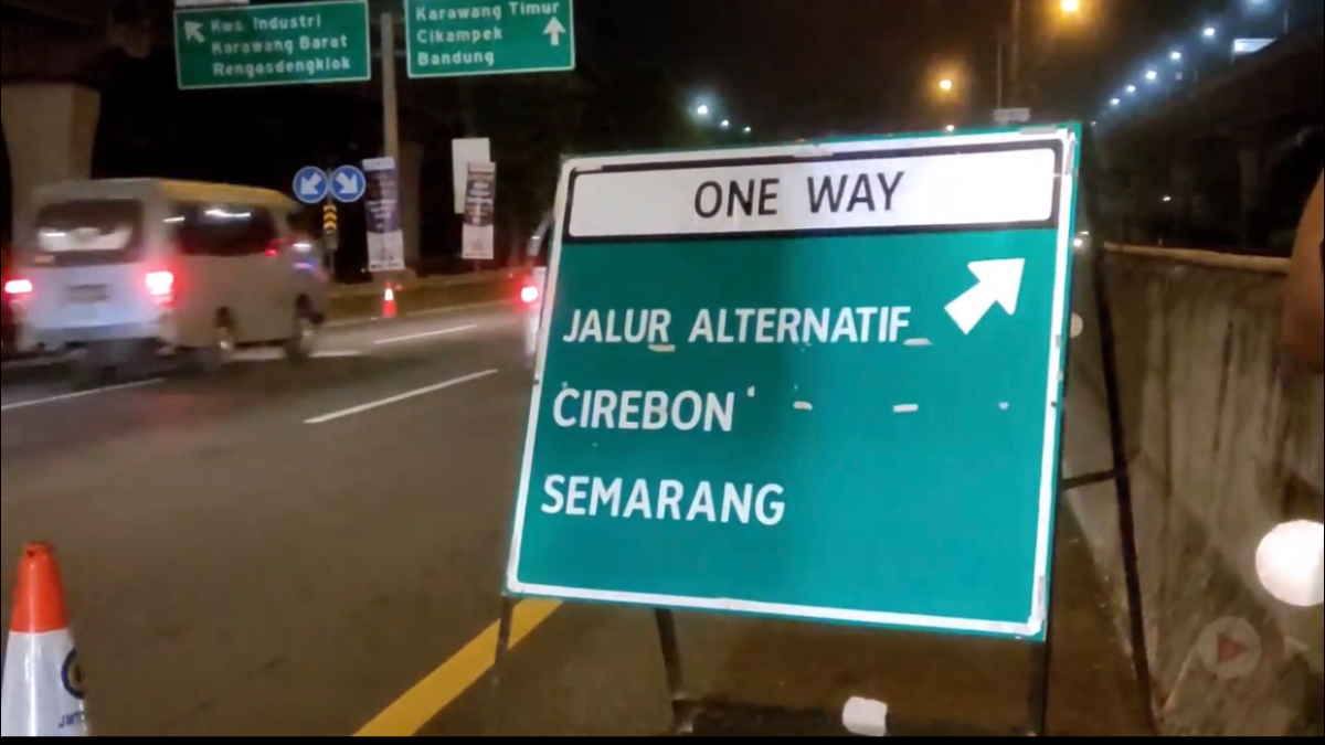 Ilustrasi rekayasa lalu lintas di jalur mudik lebaran.