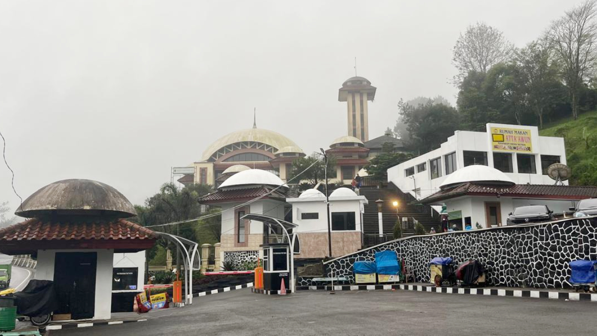 Kondisi Masjid At-Ta&rsquo;awun Puncak di Cisarua, Kabupaten Bogor setelah selesai penataan.
