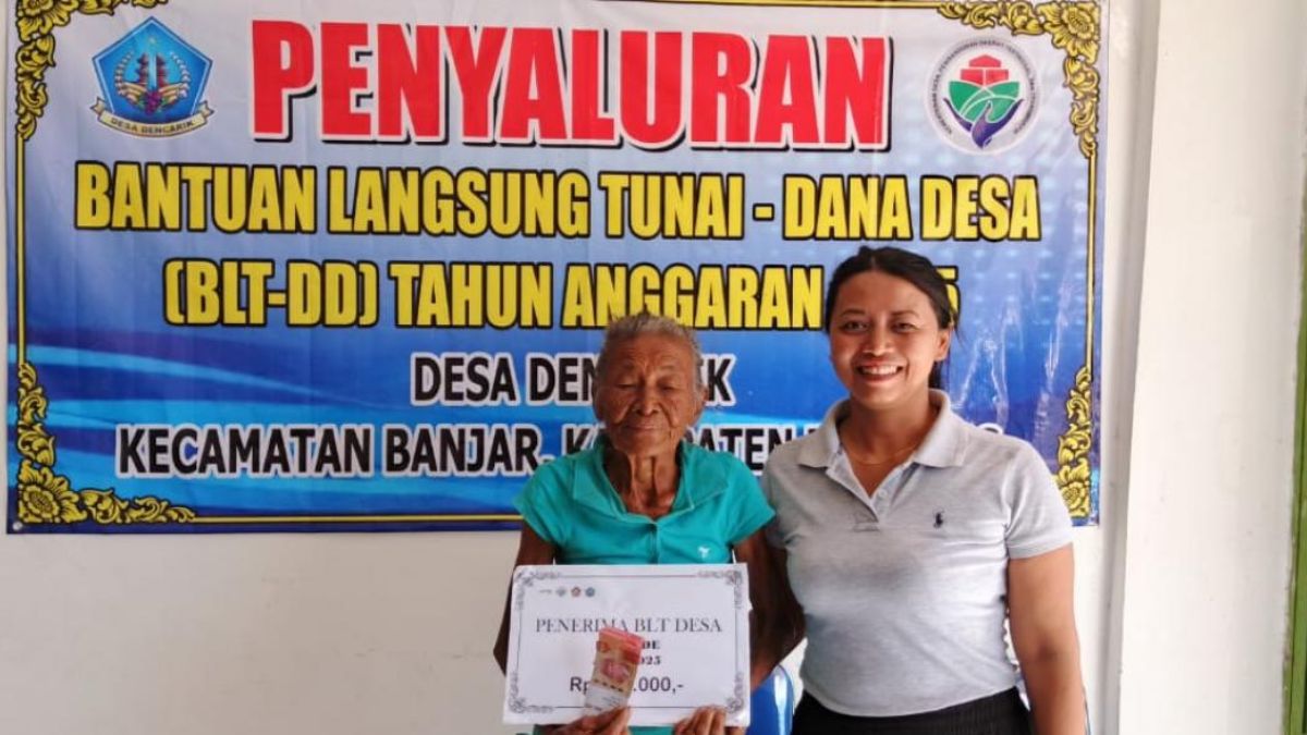 Ilustrasi penyaluran bansos BLT Dana Desa kepada KPM.