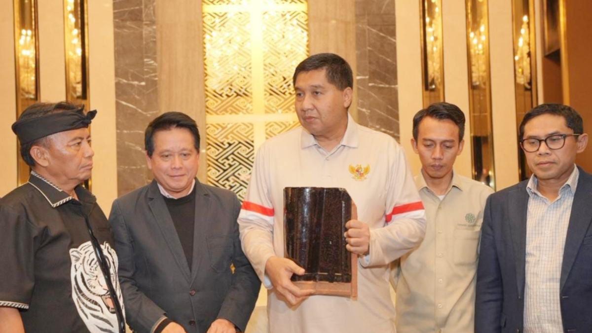 Menteri Perumahan dan Kawasan Permukiman Maruarar Sirait bersama&nbsp;Direktur Utama BRI Hery Gunardi dan Sekretaris Daerah Provinsi Jawa Barat Herman Suryatman.