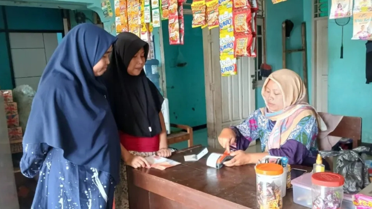 Ilustrasi KPM mencairkan saldo bansos Rp600 Ribu