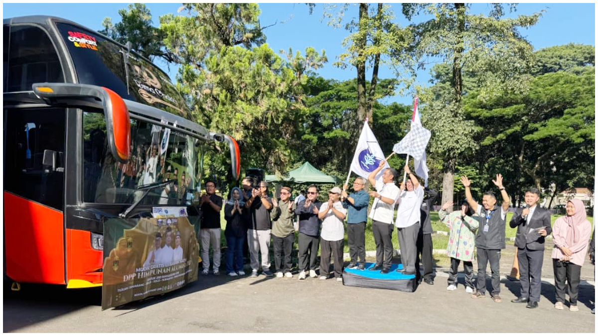 Ketua Umum DPP HA IPB University Fauzi Amro bersama jajaran kampus melepas lima bus mudik gratis bagi sekitar 250 mahasiswa di Lapangan Kampus IPB Baranangsiang, Kota Bogor, Sabtu 14 Maret 2026. 