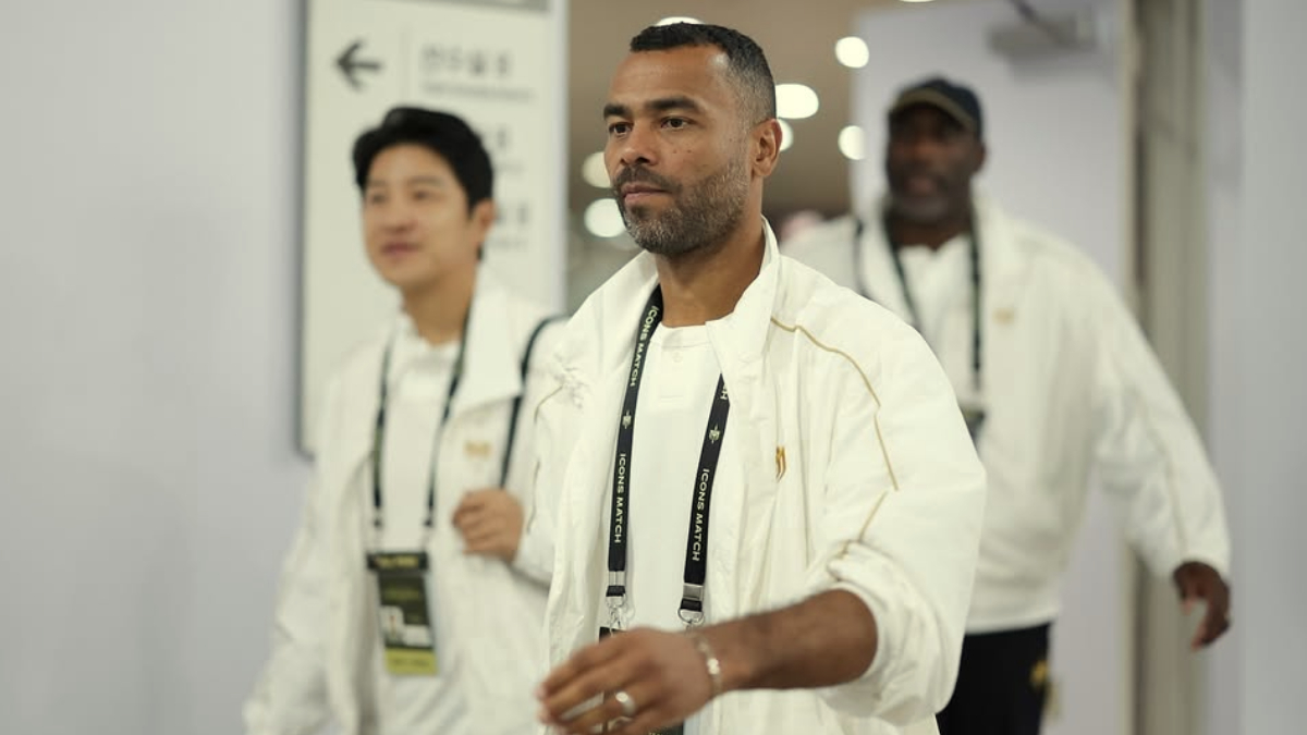Ashley Cole dikabarkan akan melatih klub Italia.
