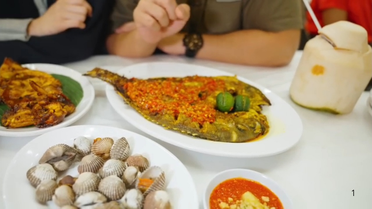 Menu makanan yang dicicipi oleh Mamank Kuliner.