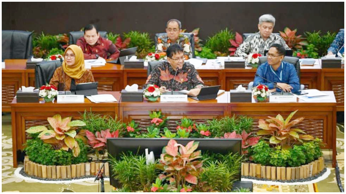 Menkeu Purbaya saat memimpin sidang aduan Satgas P2SP bersama kementerian dan lembaga terkait. 