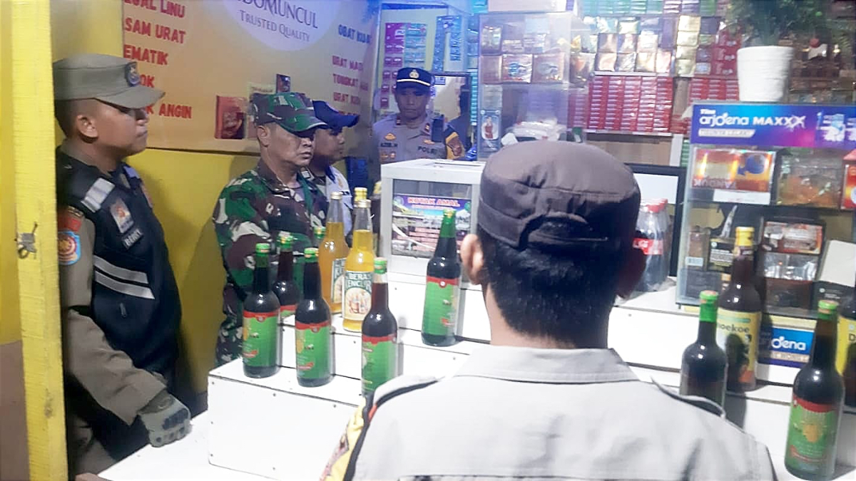 Razia gabungan toko jamu di Tamansari Bogor saat Ramadhan.