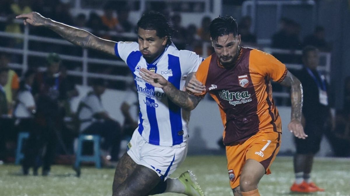 Persib Bandung melawan tuan rumah Borneo FC dalam laga BRI Super League.