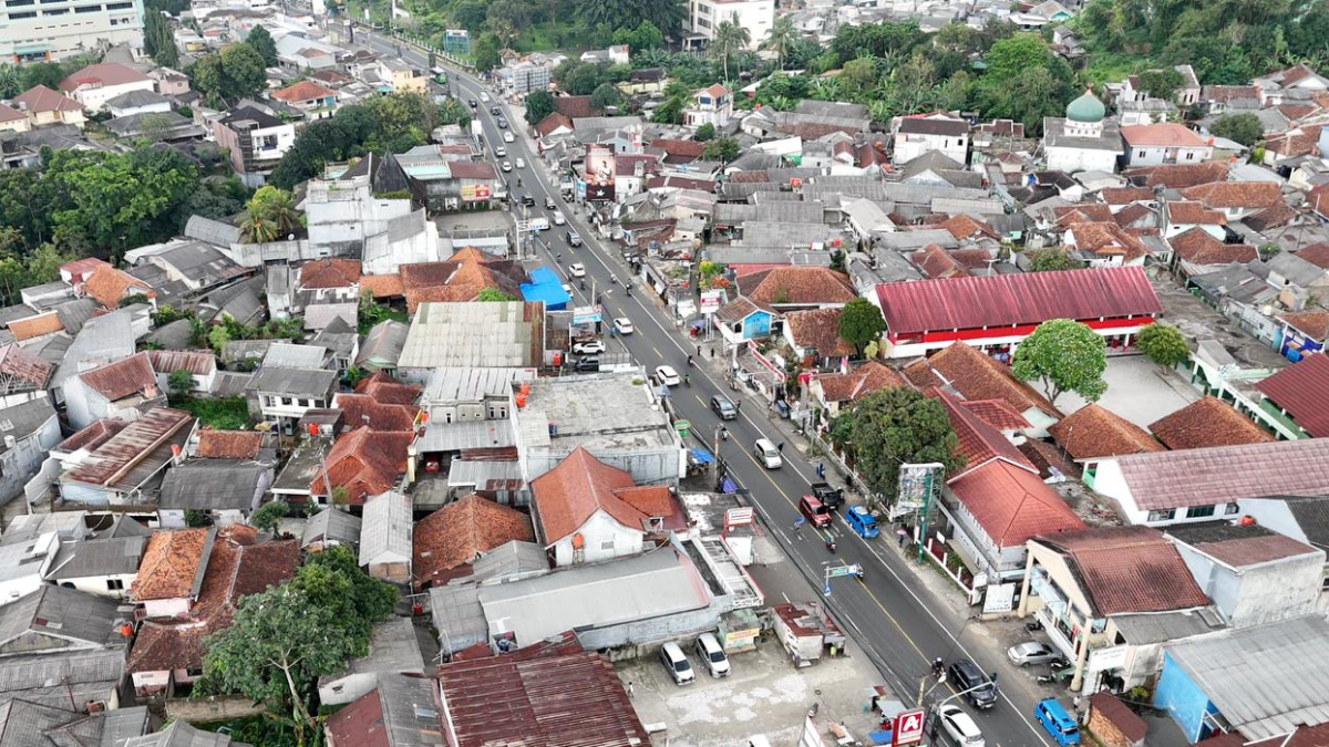 Pemantauan udara lalu lintas di jalur Puncak Bogor oleh Satlantas Polres Bogor, Senin, 16 Maret 2026.