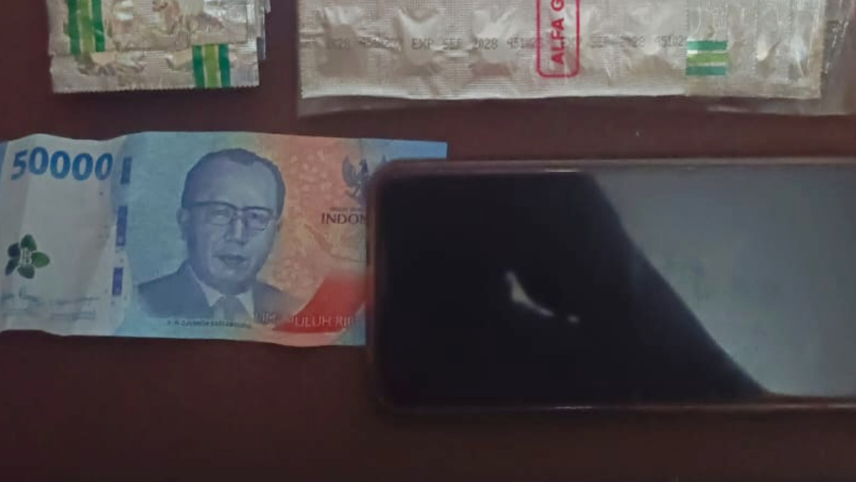 Barang bukti kasus dugaan peredaran obat keras di Kota Depok yang disita polisi. 