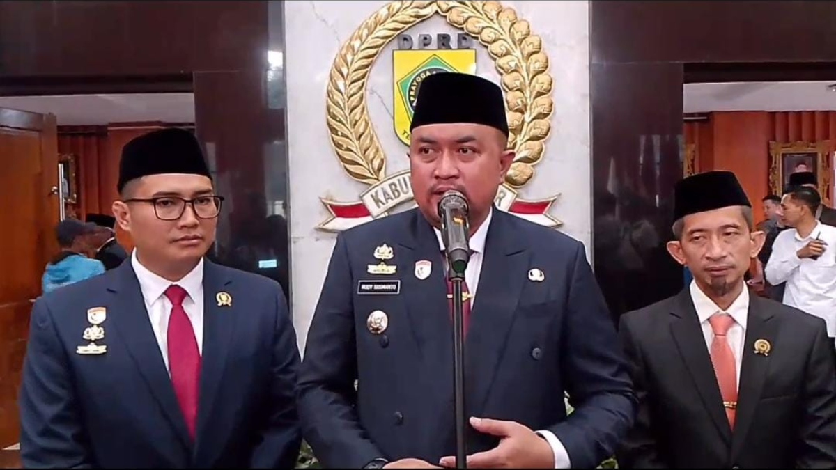 Bupati Bogor Rudy Susmanto saat menyampaikan keterangan usai rapat Paripurna di DPRD Kabupaten Bogor.