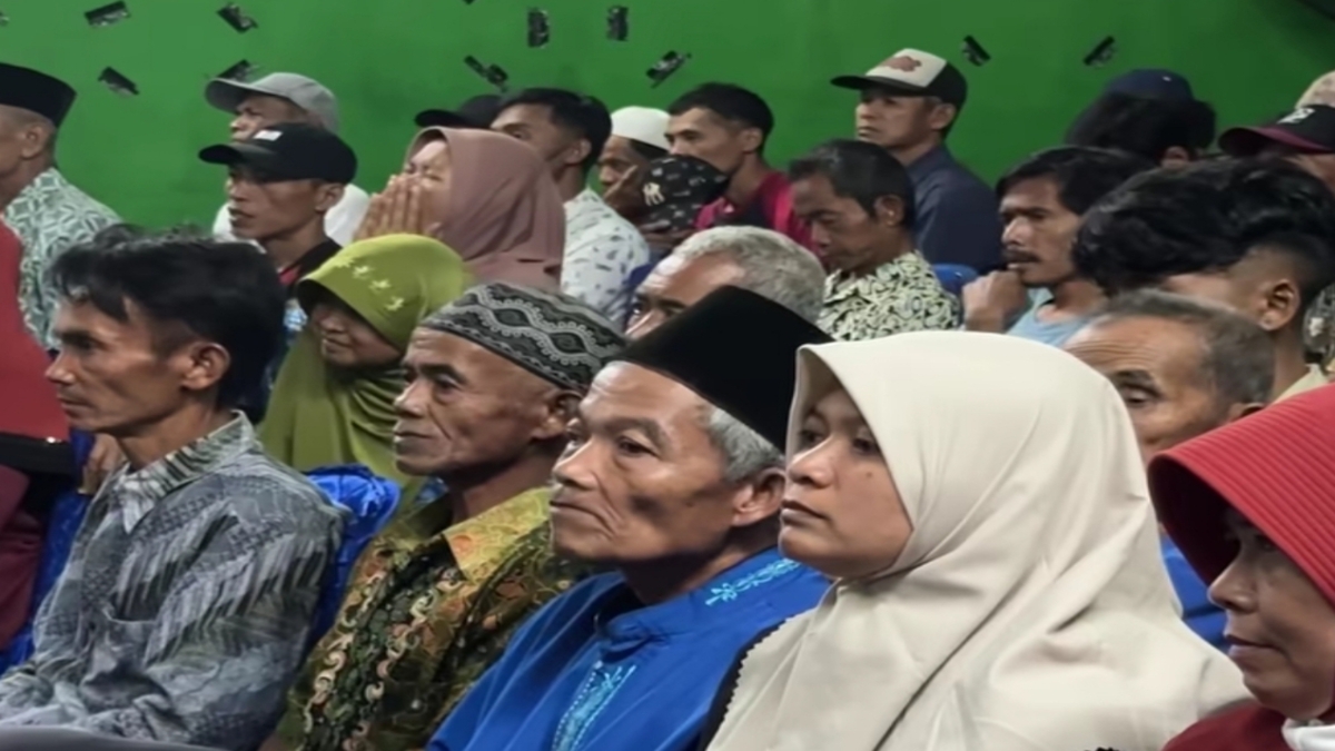 Ilustrasi KPM bansos sedang mengajukan penurunan desil.
