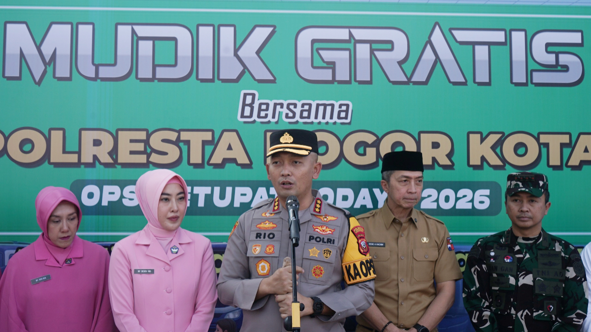 Kapolresta Bogor Kota, Kombes Pol Rio Wahyu Anggoro memberangkatkan para pemudik dalam program mudik gratis yang digagas Polresta Bogor Kota.