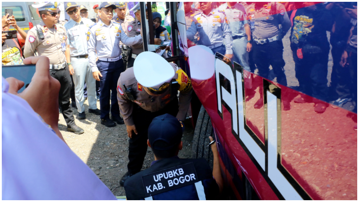 Polres Bogor  lakukan ramp check di PO Bus Medal Mas, Cibinong, Kabupaten Bogor, yang disiapkan untuk mudik gratis Senin 16 Maret 2026.