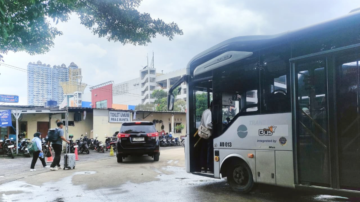 Teman Bus Depok saat berada di Terminal terpadu Depok.