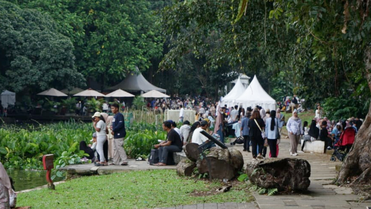Ilustrasi: Suasana Kebun Raya Bogor saat dipadati pengunjung.
